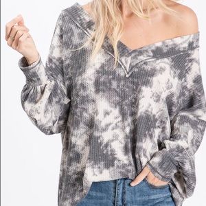 NWT Gray Tie Dye Thermal V Neck Shirt 💕